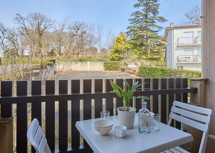 T1 Bis Avec Balcons Et Animaux Admis - Fr-1-841-67 Apartment